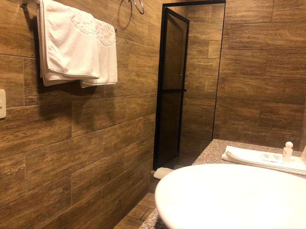 Hotel Ambassador Кито Екстериор снимка