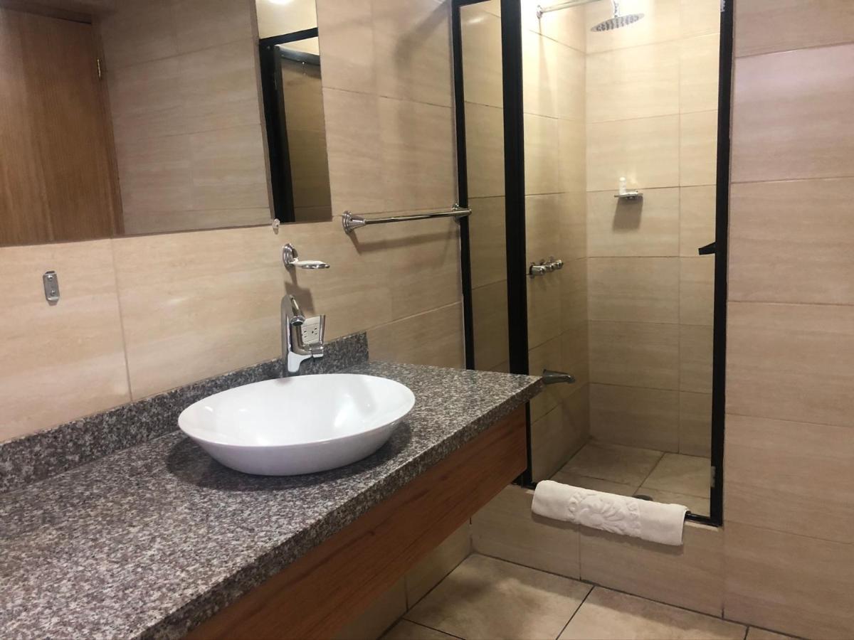 Hotel Ambassador Кито Екстериор снимка