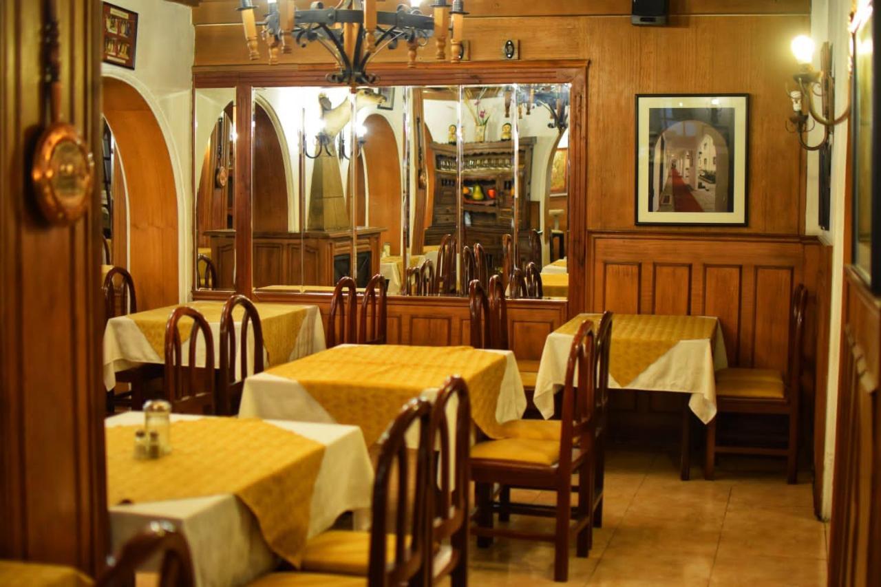 Hotel Ambassador Кито Екстериор снимка