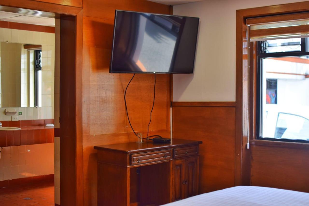Hotel Ambassador Кито Екстериор снимка