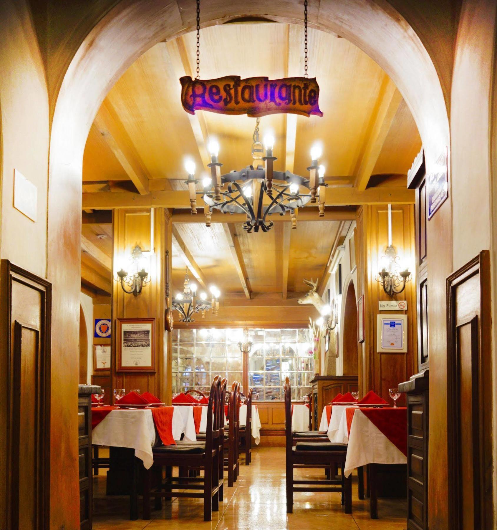 Hotel Ambassador Кито Екстериор снимка